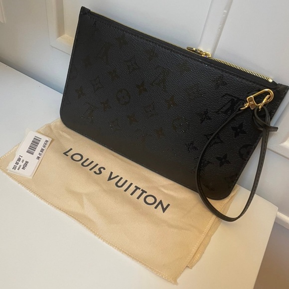 Louis Vuitton URS FISCHER Pochette - Picture 2 of 9